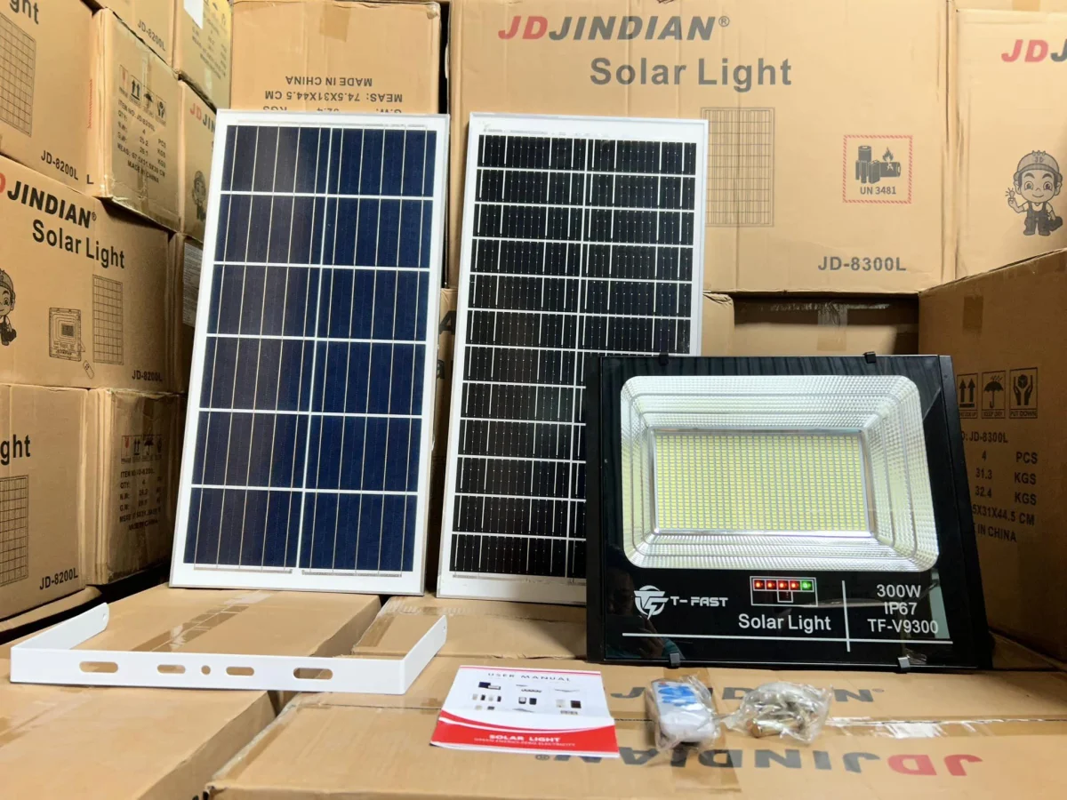 Đèn pha năng lượng mặt trời TF-V9300 (300W)