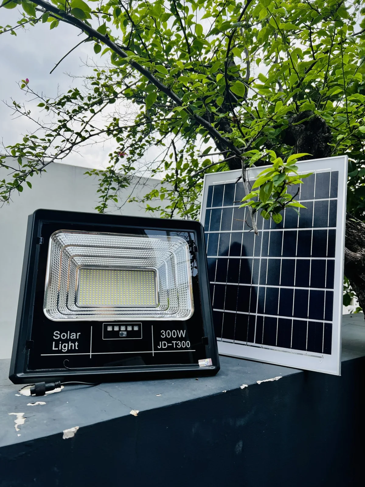 Đèn năng lượng mặt trời 300W JINDIAN JD T300 NEW